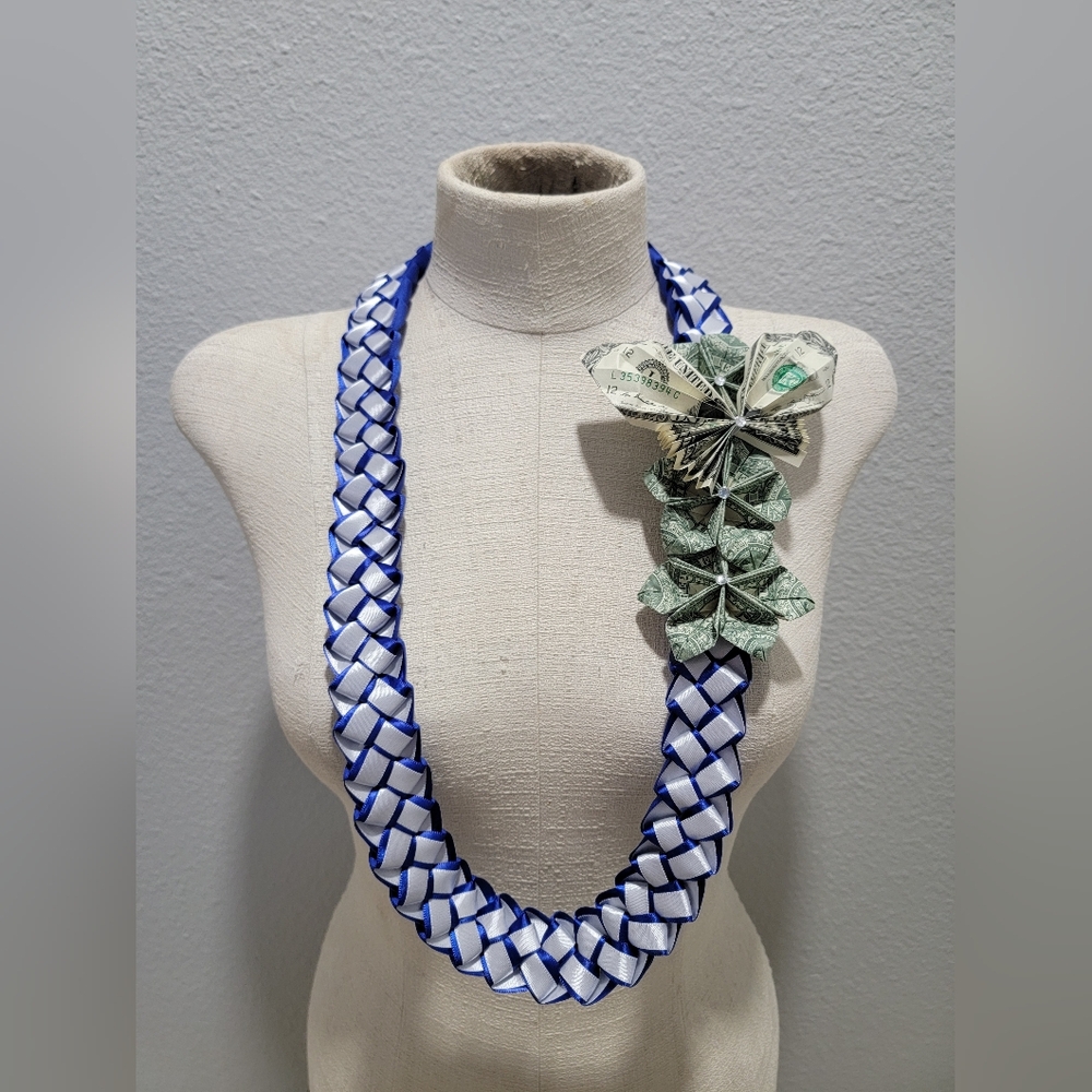 Graduation Money Lei
